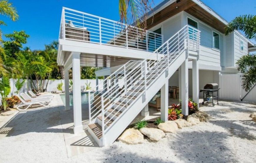 Private large balcony-poolside lounge chairs